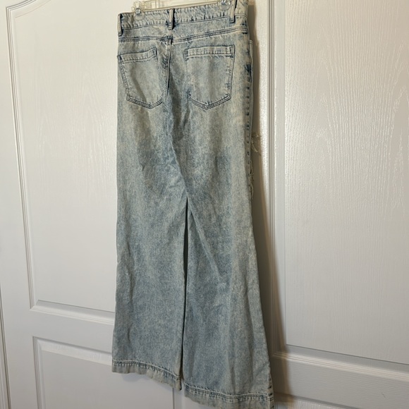 UNIQ BY LITZ Flare Jeans! - Picture 3 of 3